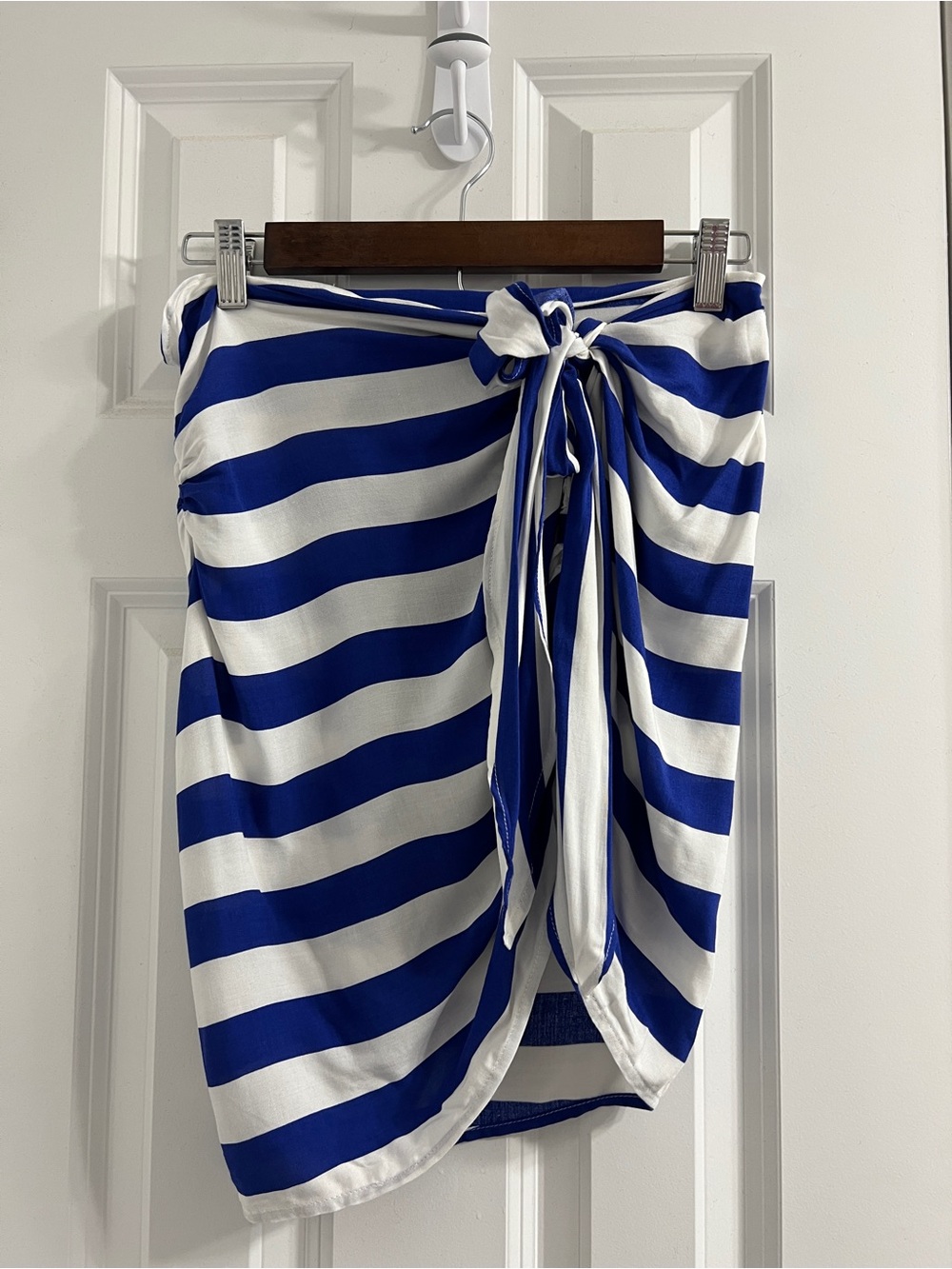 Kendall & Kylie NWT Royal Blue and White Striped Tie Front Sarong Size Small